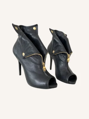 Alexander McQueen (Size 38)