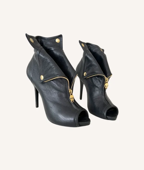 Alexander McQueen (Size 38)