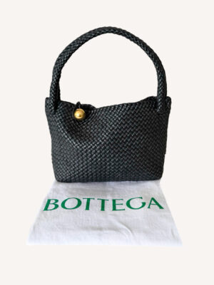 Bottega Veneta Tosca shoulder bag in intrecciato leather, front view with dustcover