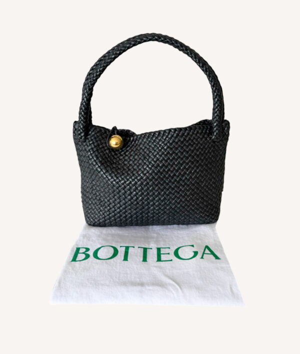 Bottega Veneta Tosca shoulder bag in intrecciato leather, front view with dustcover