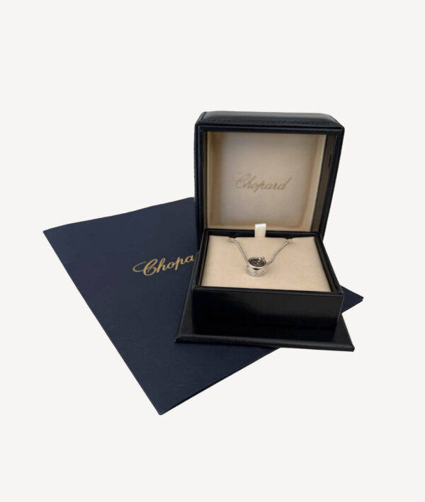 Elegant Chopard Chopardissimo diamond pendant with fine chain in white gold