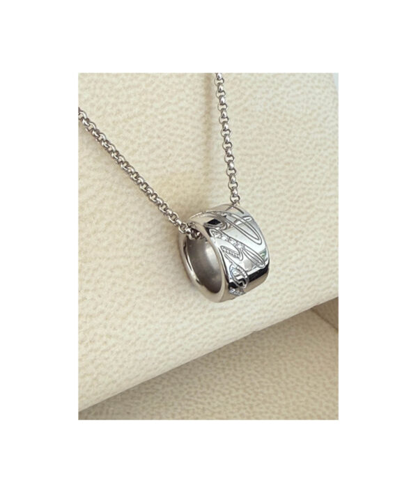 Elegant Chopard Chopardissimo diamond pendant with fine chain in white gold